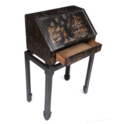 Lot 26 - A Regency chinoiserie lacquered bureau of...