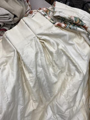 Lot 597 - A pair of interlined curtains