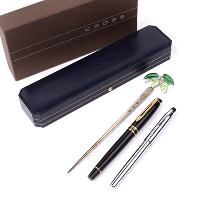 Lot 223 - Queen Elizabeth II letter opener featuring an...