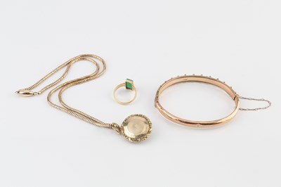 Lot 302 - An 18ct gold cameo ring, the green rectangular...