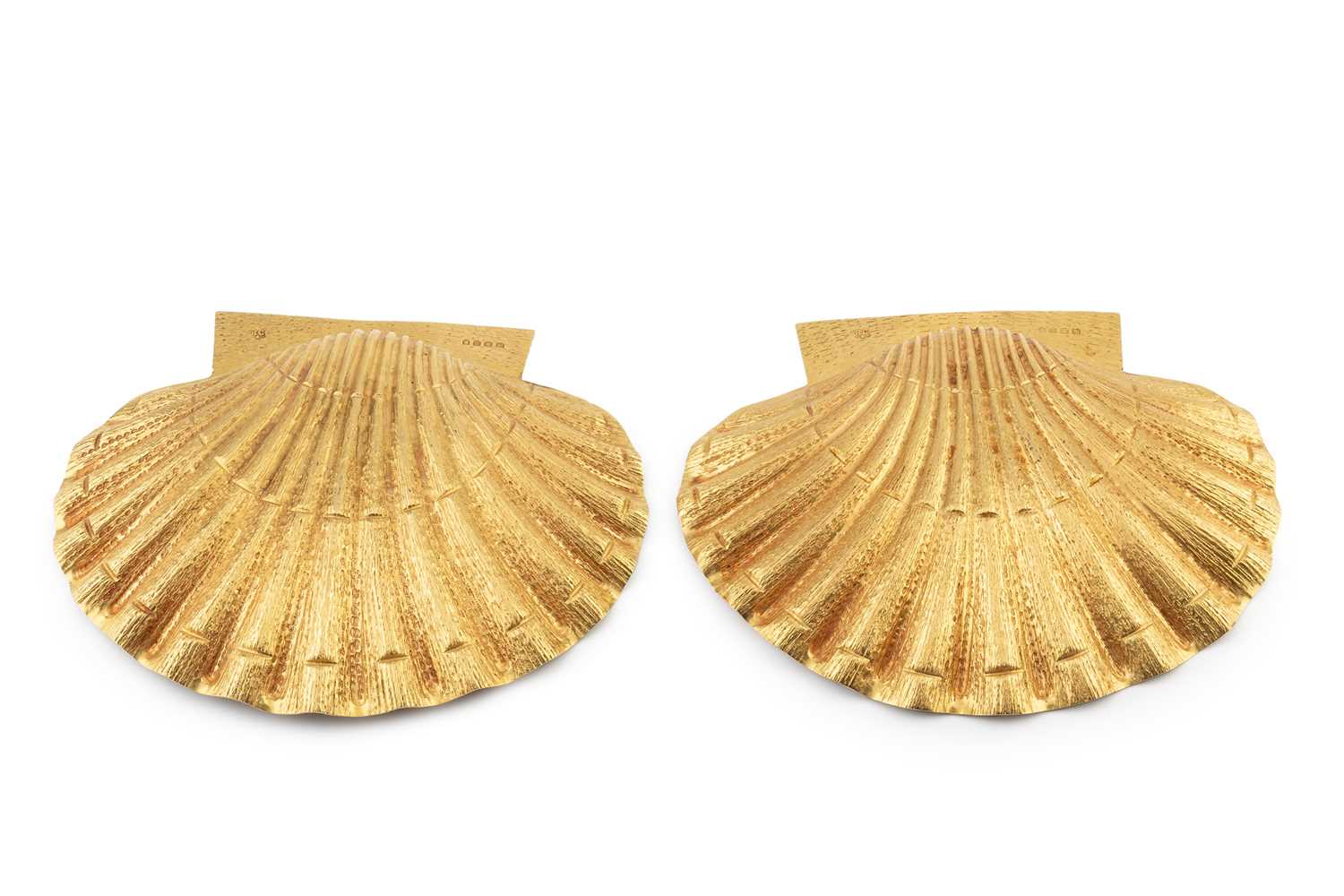 Lot 425 - A pair of George V 18ct gold dishes, of...