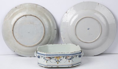 Lot 57 - An 18th century English Delft charger with a...