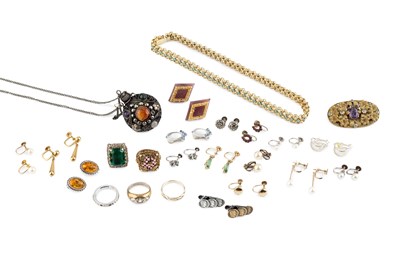 Lot 139 - A silver pendant necklace by Tony Thomson, set...