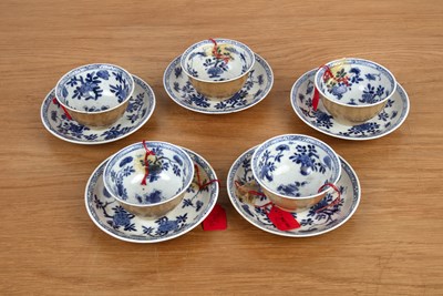 Lot 22 - Set of matching blue and white,...