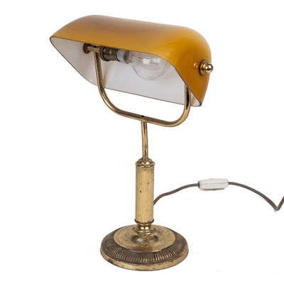 Lot 130 - A 20th century brass desk lamp