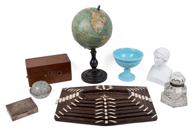 Lot 1117 - A collection of desk ornaments