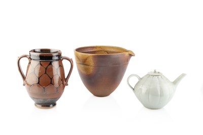 Lot 781 - Robin Welch (1936-2019) Pouring vessel...
