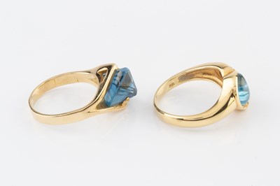 Lot 42 - A diamond and blue stone dress ring, designed...