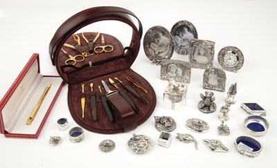 Lot 207 - Collection of various items to include: a...