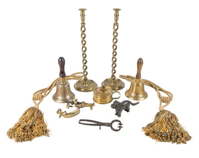 Lot 1139 - A collection of brass items