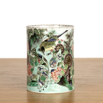 Lot 392 - Famille verte brushpot Chinese, 19th/20th...