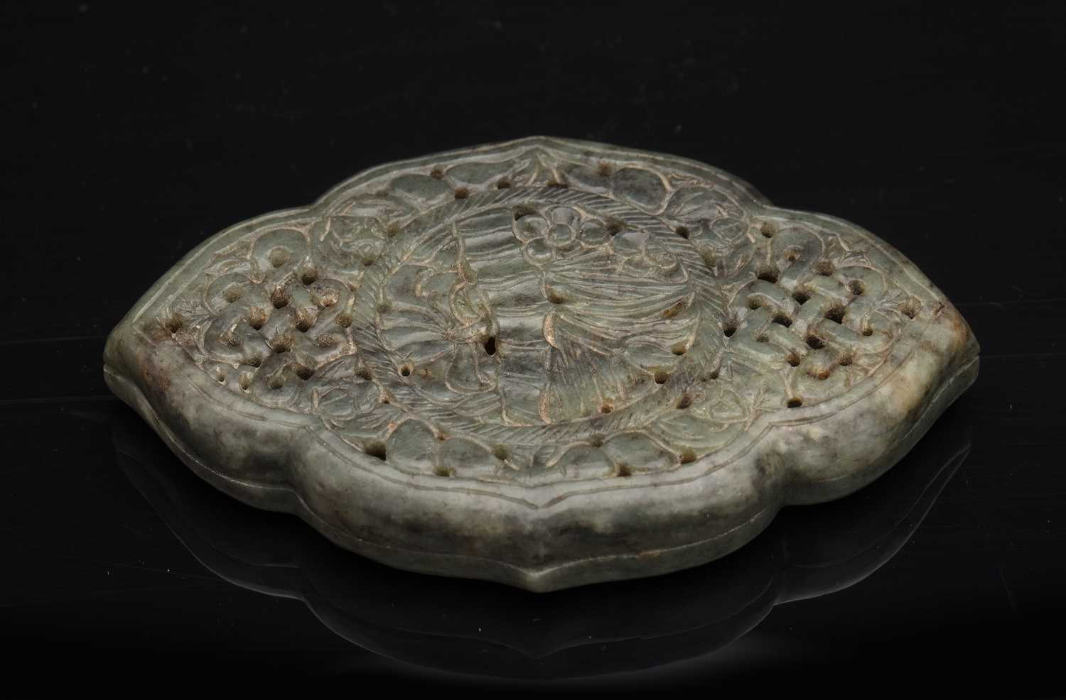 Lot 198 - Green soapstone shaped box and cover Chinese,...