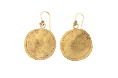 Lot 880 - Breon O'Casey (1928-2011) A pair of 18ct gold...