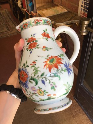 Lot 176 - An early 18th century Chinese jug with...