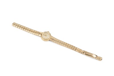 Lot 96 - A 9ct gold lady's bracelet watch, the circular...