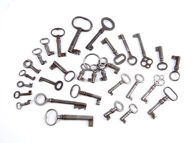 Lot 116 - A collection of antique keys