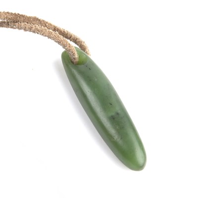 Lot 127 - A Maori nephrite jade pounamu Kuru pendant 6cm...