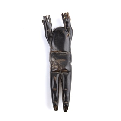 Lot 128 - Artifacts to include an Inuit carved horn...