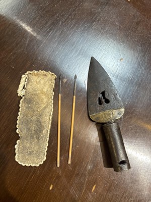 Lot 128 - Artifacts to include an Inuit carved horn...