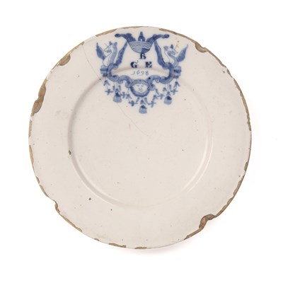 Lot 15 - A set of five 17th century delft plates, each...