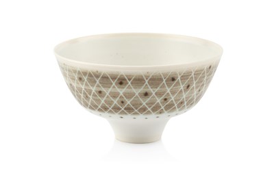 Lot 626 - Peter Wills (b.1955) Footed bowl porcelain,...