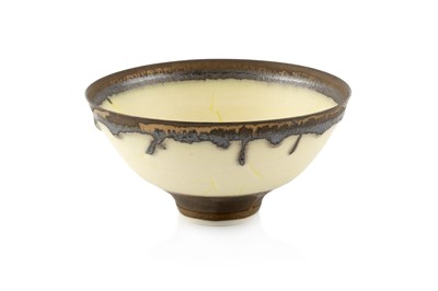 Lot 795 - Peter Wills (b.1955) Footed bowl porcelain,...