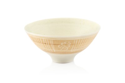 Lot 625 - Peter Wills (b.1955) Footed bowl porcelain,...
