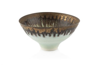 Lot 750 - Peter Wills (b.1955) Footed bowl porcelain,...