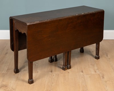 Lot 455 - A George III Irish mahogany drop-leaf dining table