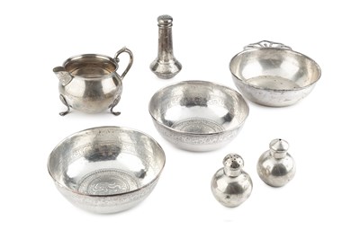 Lot 160 - An American silver porringer, with angular...