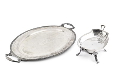 Lot 161 - An American silver handled angel food cake...