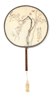Lot 219 - Watercolour and silk fan Chinese painted with...