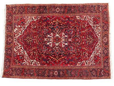 Lot 1271 - An early 20th century hand woven Heriz carpet