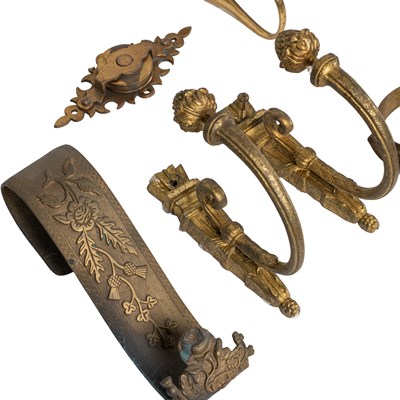 Lot 1522 - Two boxes of gilt metal curtain drapery hardware
