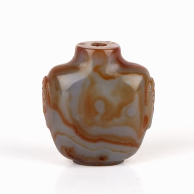 Lot 390 - Agate snuff bottle Chinese with raised handles...