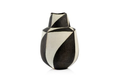 Lot 513 - John Ward (1938-2023) Shouldered vessel black...
