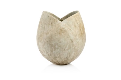 Lot 519 - John Ward (1938-2023) 'Tulip' vessel mottled...
