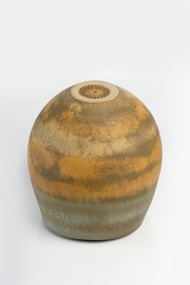 Lot 512 - John Ward (1938-2023) Vessel with undulating...