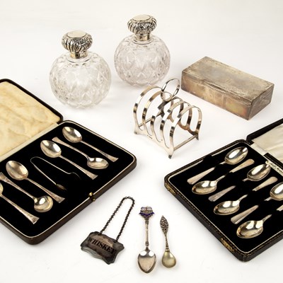 Lot 201 - Small group of miscellaneous silver comprising:...