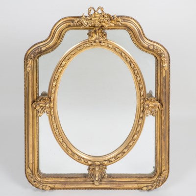 Lot 349 - A decorative gilt wall mirror