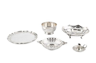 Lot 175 - A George V silver sugar bowl, of plain design...