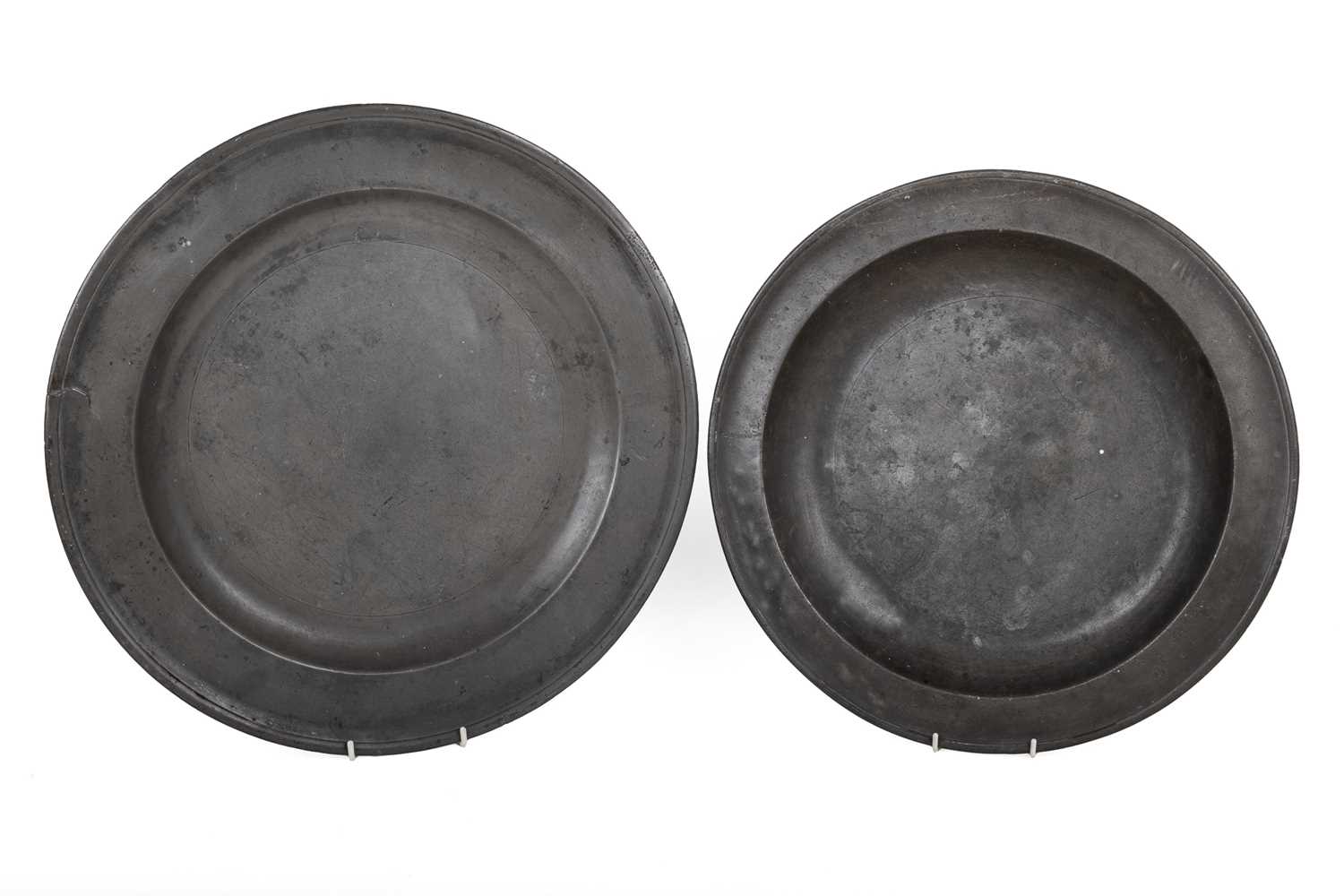 Lot 1173 - Two peices of 18th century pewter