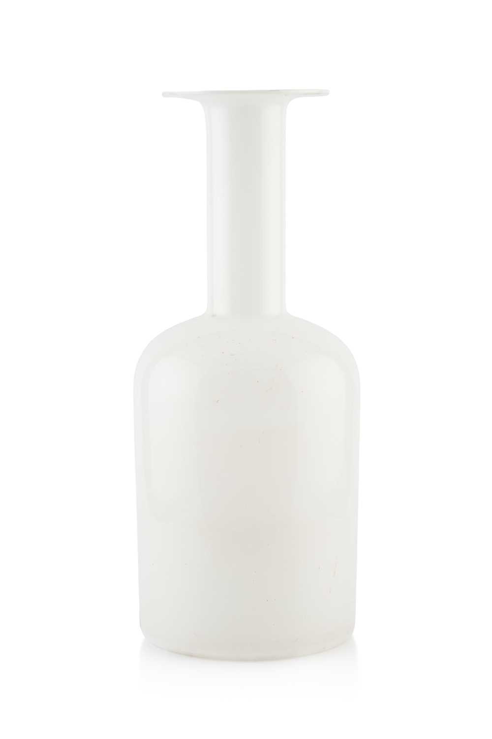 Lot 831 - Otto Brauer (1897-1938) for Holmgaard Gulvase...