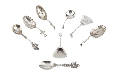 Lot 187 - A Dutch silver caddy spoon, the shovel shaped...