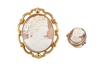 Lot 130 - A Victorian shell cameo brooch, carved to...