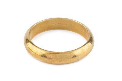Lot 11 - A yellow precious metal wedding band, of...