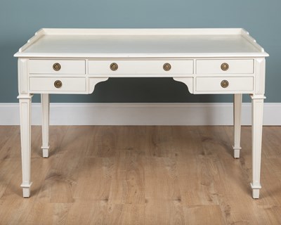 Lot 136 - A Contemporary white-painted dressing table