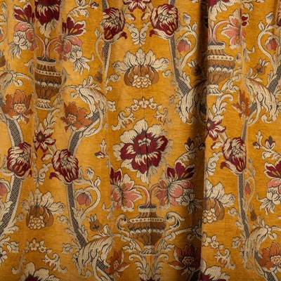 Lot 1259 - A pair of lined, lined curtains
