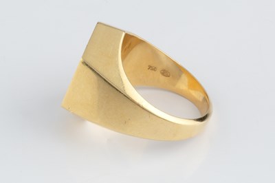 Lot A hardstone signet ring, of slightly elongated...