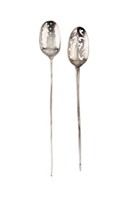 Lot 588 - An early 18th century silver mote spoon, the...